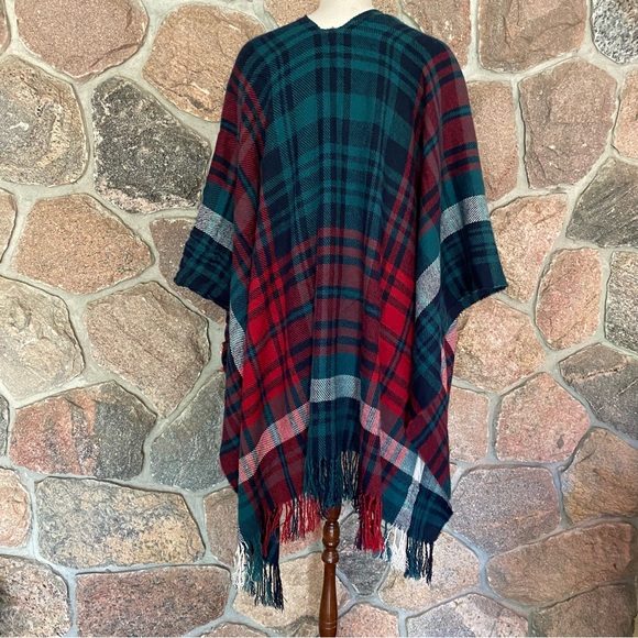 Cozy plaid fringed wrap - Picture 3 of 6